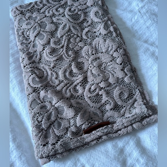 Krista Norris Mauve Lace Scarf - Picture 6 of 7